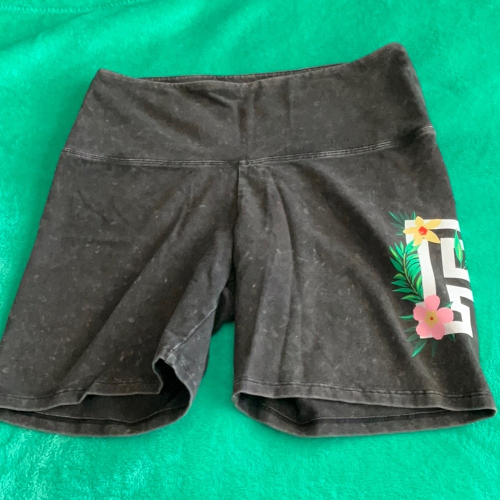Floral Print Black Women's Shorts M